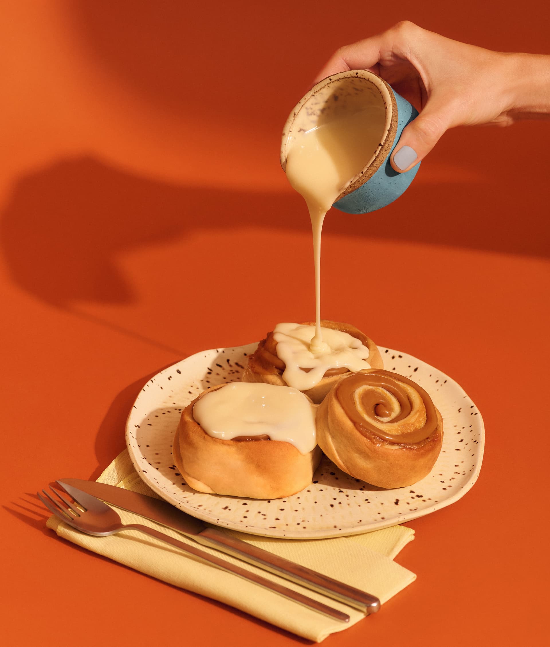 Cinnamon roll saindo do forno